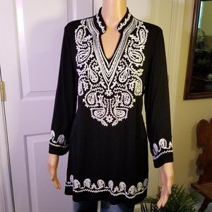 V Christina Black/White Piping Top L, Like New